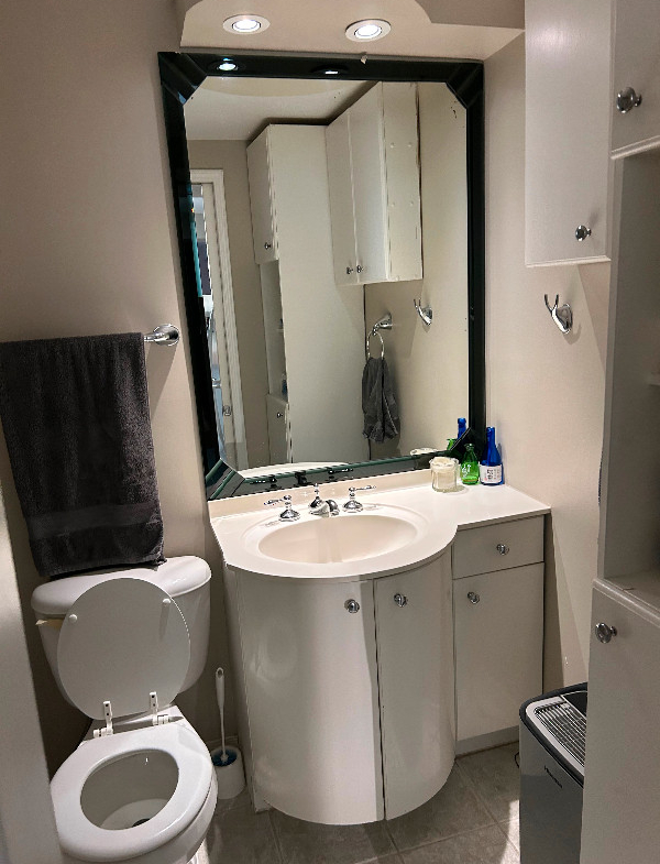 Bachelor/Studio 1 baths Basement For Rent in Gatineau Quebec