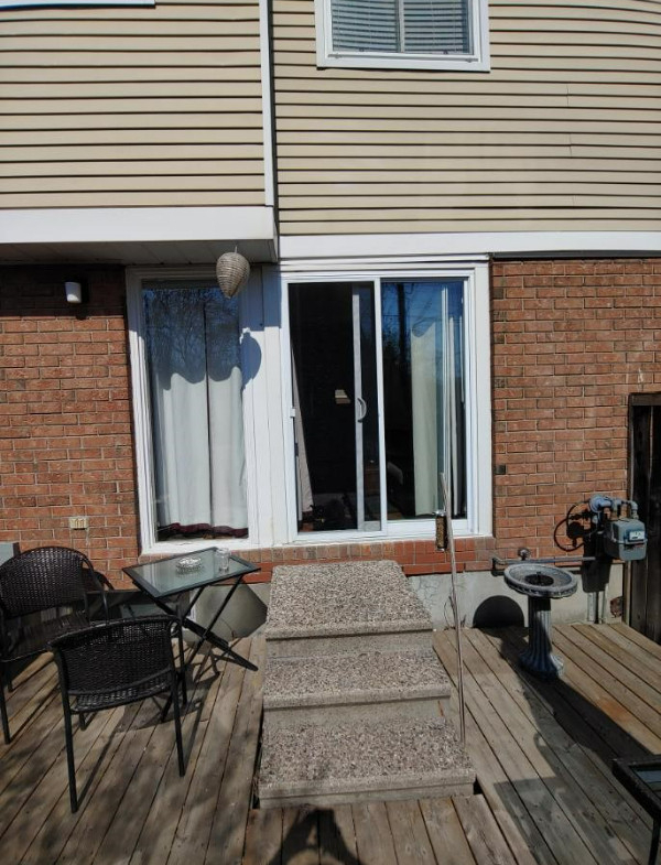 3.5 bedrooms 1.5 baths Townhouse For Rent in Ottawa Ontario