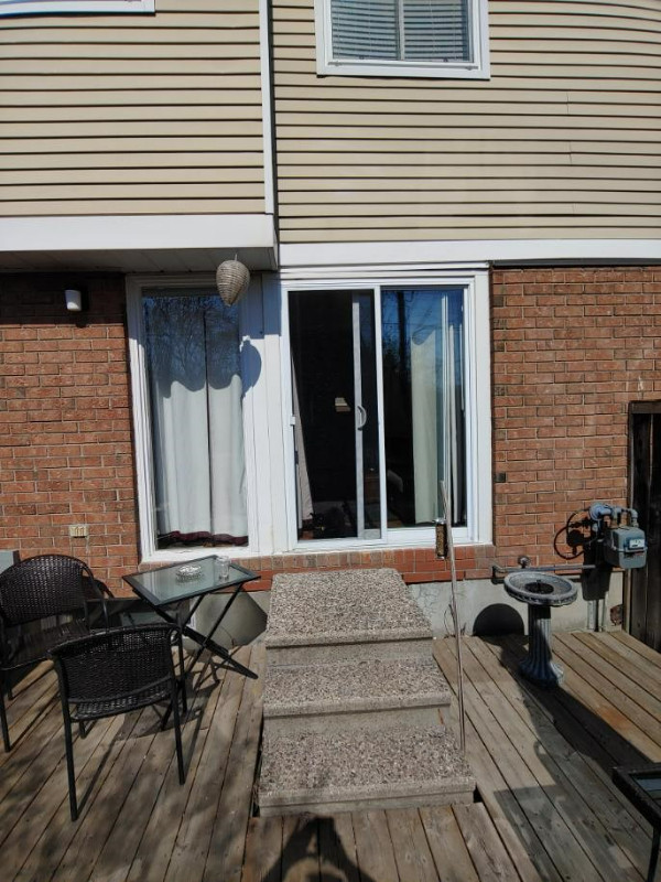 3.5 bedrooms 1.5 baths Townhouse For Rent in Ottawa Ontario