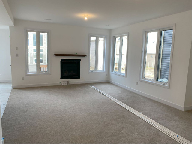 4 bedrooms 2.5 baths House For Rent in Ottawa Ontario