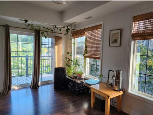 2 bedrooms 2 baths house For Sale By Owner in Churchville Ontario