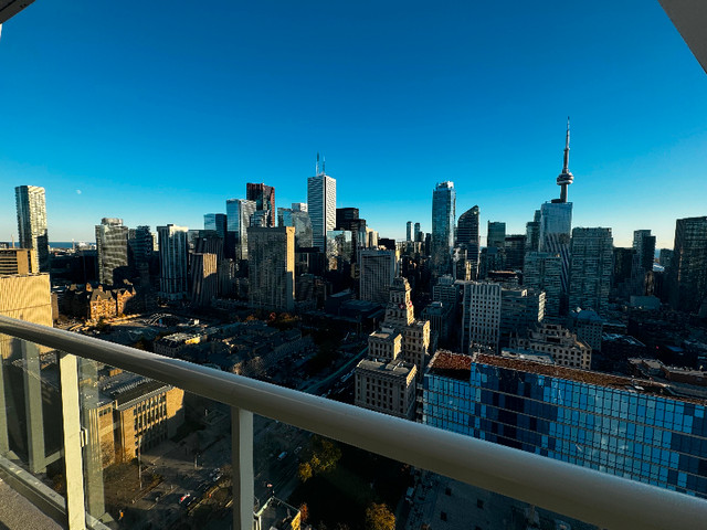 1 + Den bedrooms 1 baths house For Sale By Owner in Toronto Ontario