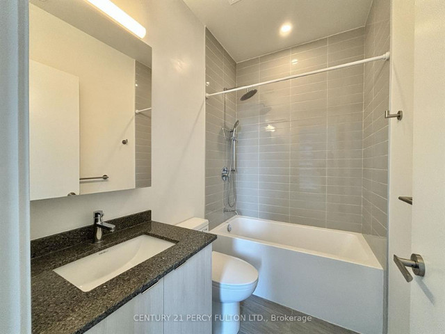 1 + Den bedrooms 2 baths house For Sale By Owner in Vaughan Ontario