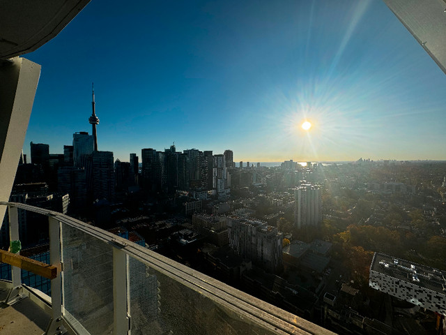 1 + Den bedrooms 1 baths house For Sale By Owner in Toronto Ontario