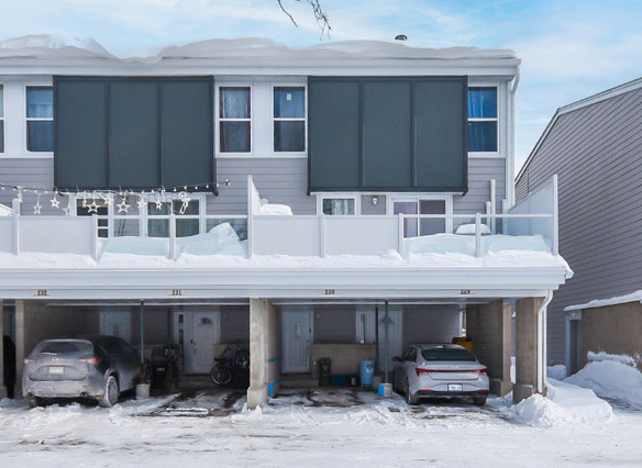 3 bedrooms 1.5 baths house For Sale By Owner in Ottawa Ontario
