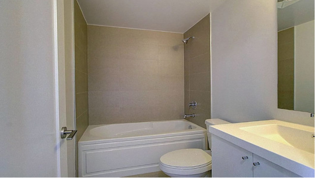 2 bedrooms 2 baths house For Sale By Owner in Oshawa Ontario