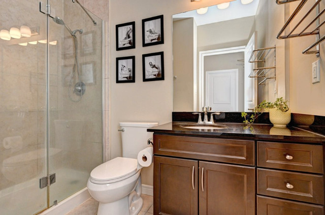 1 + Den bedrooms 1 baths house For Sale By Owner in Kitchener Ontario