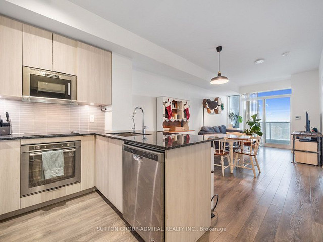 1 + Den bedrooms 1 baths house For Sale By Owner in Vaughan Ontario