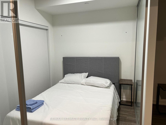 2 bedrooms 1 baths house For Sale By Owner in Etobicoke Ontario