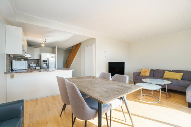 2 bedrooms 2 baths house For Sale By Owner in Ottawa Ontario