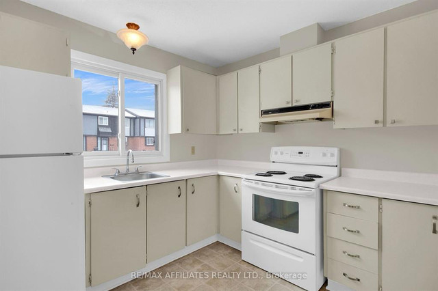 3 bedrooms 2 baths house For Sale By Owner in Ottawa Ontario