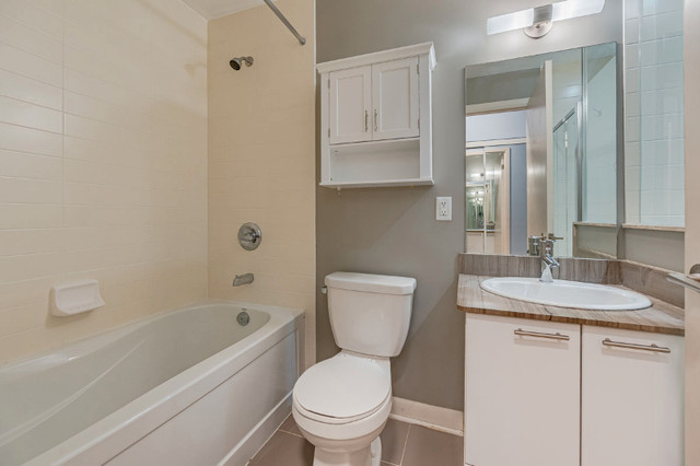 2 bedrooms 2 baths house For Sale By Owner in Toronto Ontario