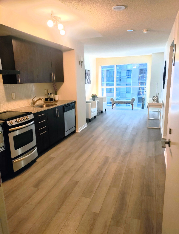 1 bedrooms 1 baths house For Sale By Owner in Etobicoke Ontario