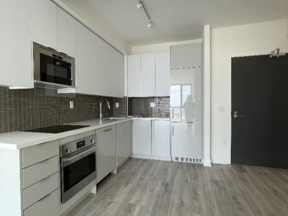 1 bedrooms 1.5 baths house For Sale By Owner in Vaughan Ontario