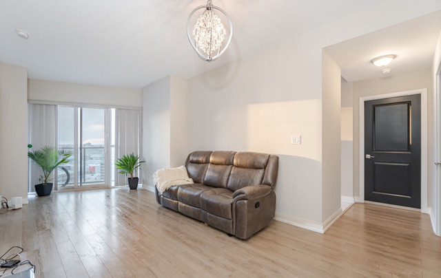 2 bedrooms 2 baths house For Sale By Owner in Brampton Ontario