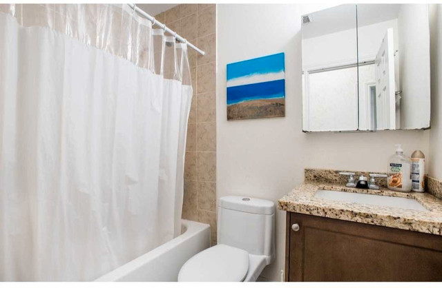 2 bedrooms 2 baths house For Sale By Owner in Churchville Ontario