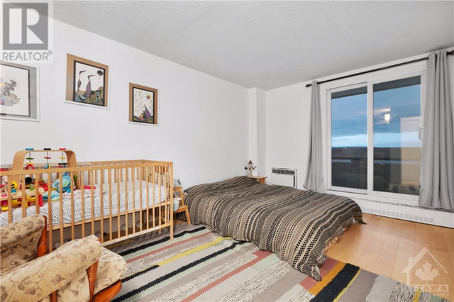 2 + Den bedrooms 1 baths house For Sale By Owner in Ottawa Ontario