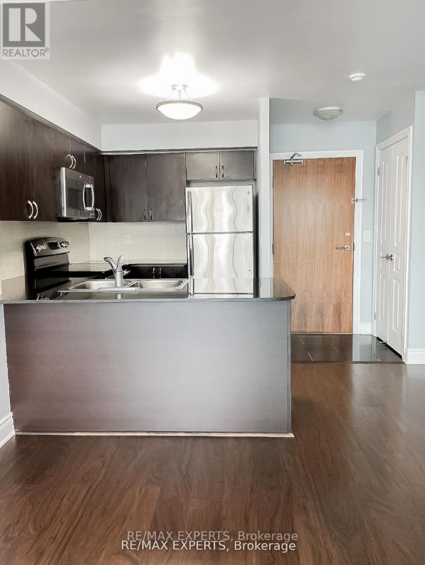 1 + Den bedrooms 1 baths house For Sale By Owner in Vaughan Ontario