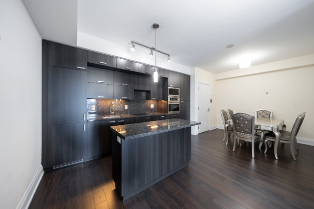 1 + Den bedrooms 1 baths house For Sale By Owner in Toronto Ontario