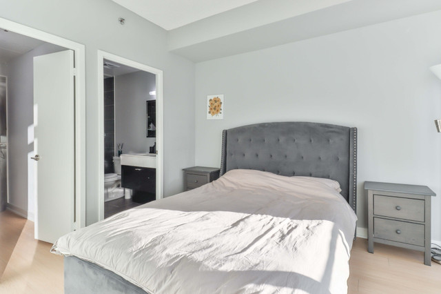 2 bedrooms 2 baths house For Sale By Owner in Toronto Ontario