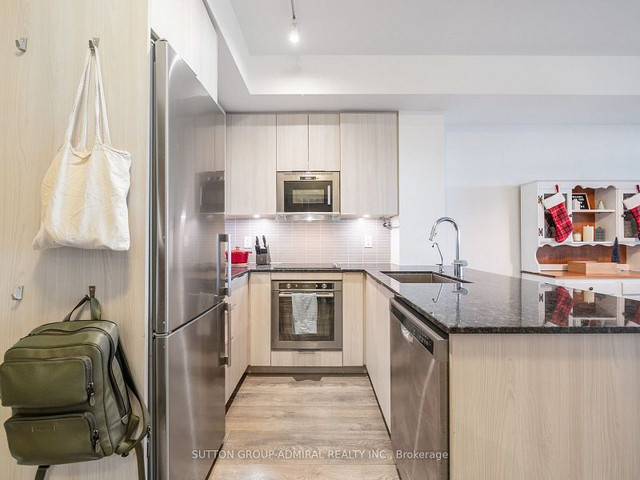 1 + Den bedrooms 1 baths house For Sale By Owner in Richmond Hill Ontario
