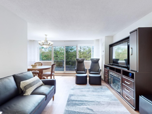 4 bedrooms 2 baths house For Sale By Owner in Toronto Ontario