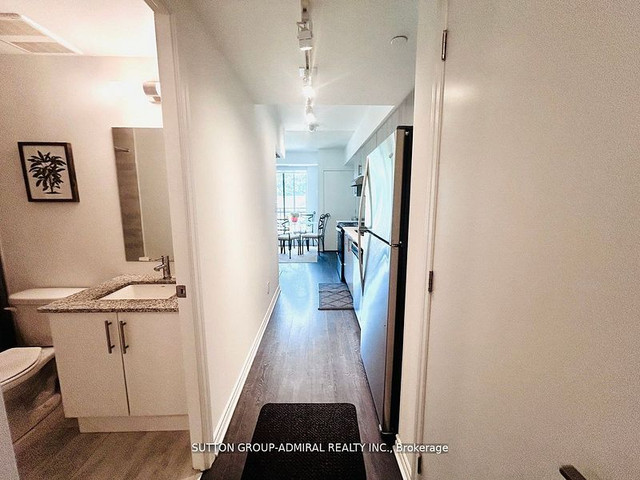 1 + Den bedrooms 1 baths house For Sale By Owner in Toronto Ontario