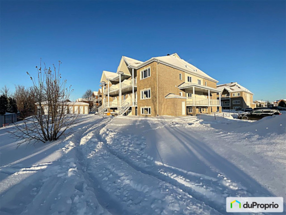 1 bedrooms 1 baths Condo For Sale By Owner in Gatineau Quebec