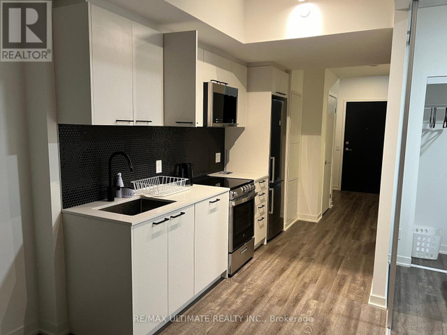 2 bedrooms 1 baths house For Sale By Owner in Etobicoke Ontario