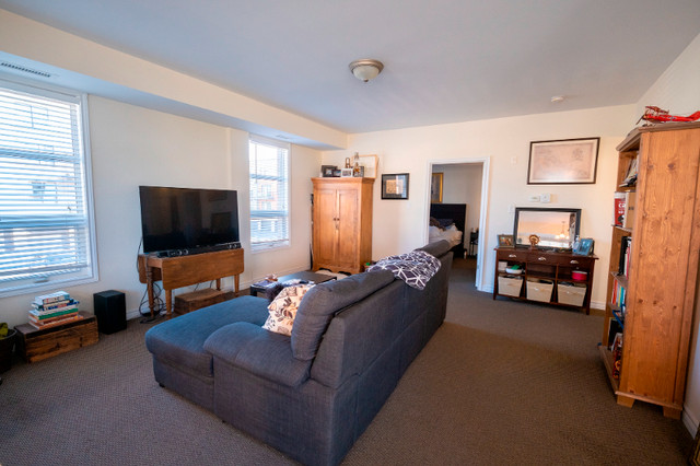 2 bedrooms 2 baths house For Sale By Owner in Ottawa Ontario