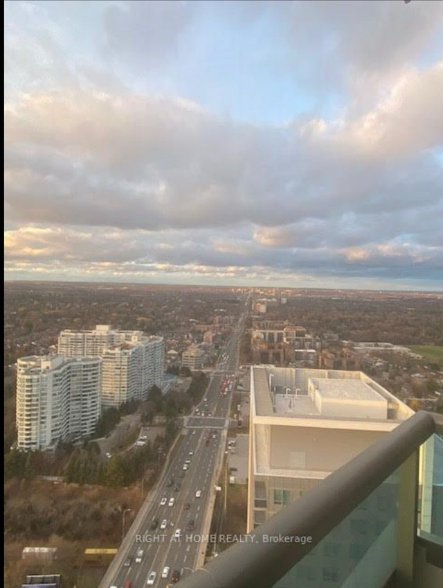 3 bedrooms 2 baths house For Sale By Owner in Etobicoke Ontario