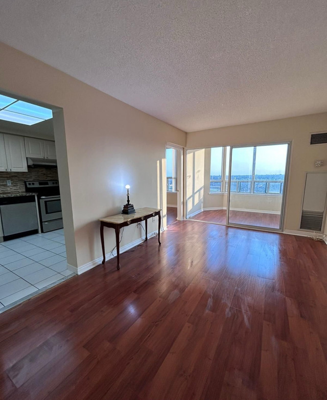 1 + Den bedrooms 2 baths house For Sale By Owner in Brampton Ontario