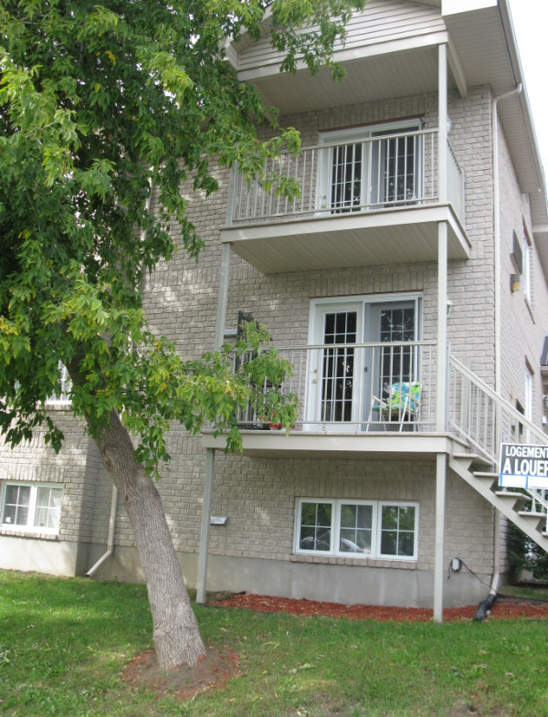 2 bedrooms 1 baths Condo For Sale By Owner in Gatineau Quebec