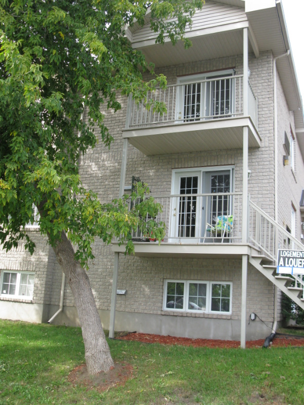 2 bedrooms 1 baths Condo For Sale By Owner in Gatineau Quebec