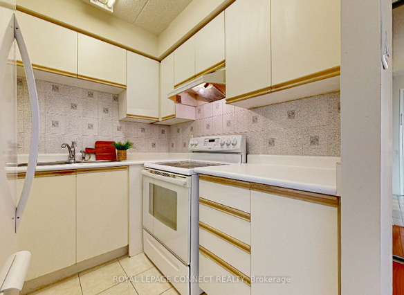 3 bedrooms 2 baths house For Sale By Owner in Pickering Ontario