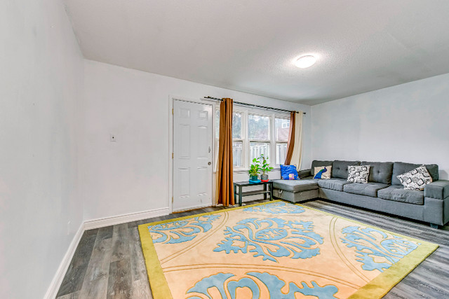 4 bedrooms 2 baths house For Sale By Owner in Mississauga Ontario
