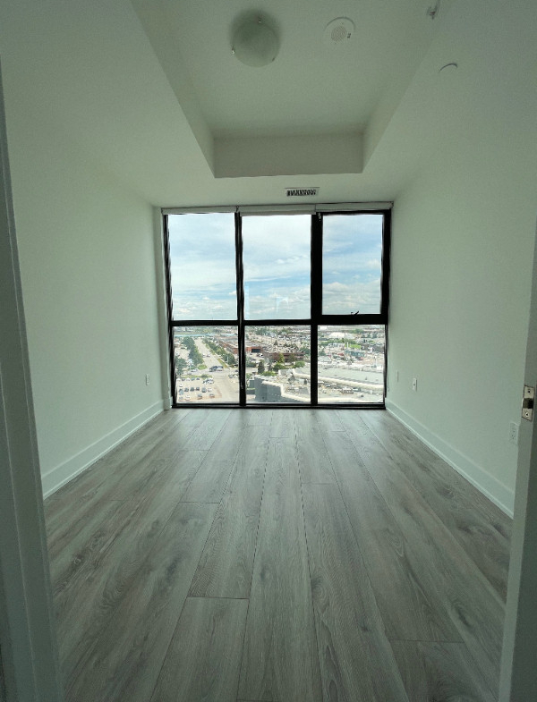 1 bedrooms 1.5 baths house For Sale By Owner in Vaughan Ontario
