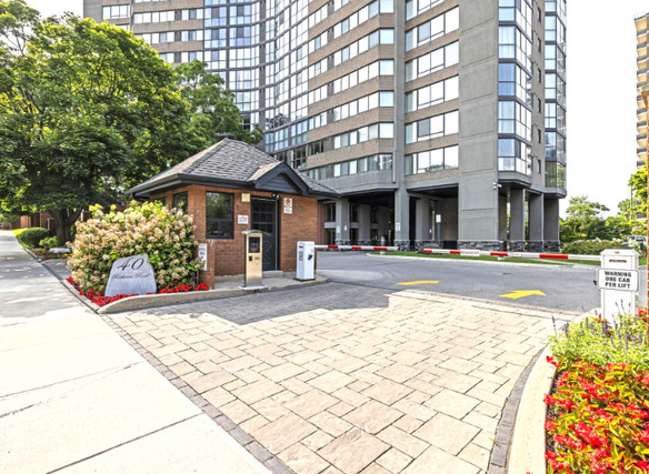 2 bedrooms 2 baths house For Sale By Owner in Toronto Ontario