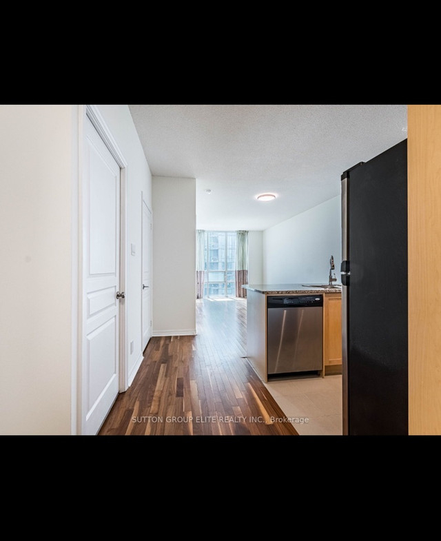 1 + Den bedrooms 1 baths house For Sale By Owner in Bradford Ontario