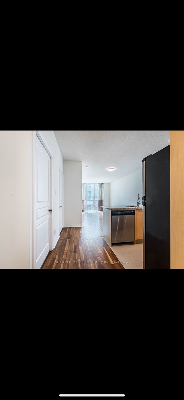 1 + Den bedrooms 1 baths house For Sale By Owner in Bradford Ontario