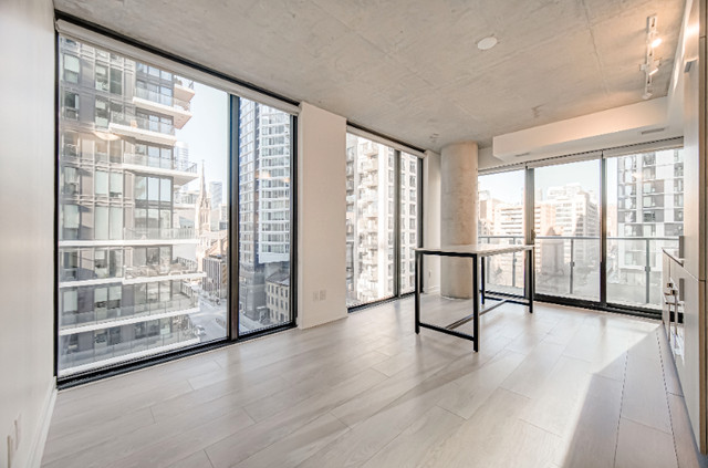 2 bedrooms 2 baths house For Sale By Owner in Toronto Ontario