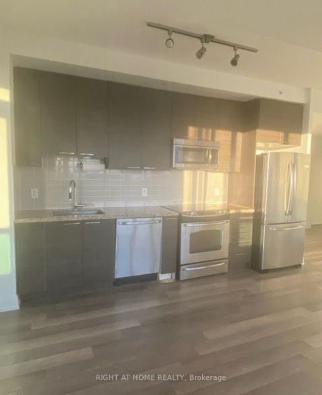 3 bedrooms 2 baths house For Sale By Owner in Etobicoke Ontario