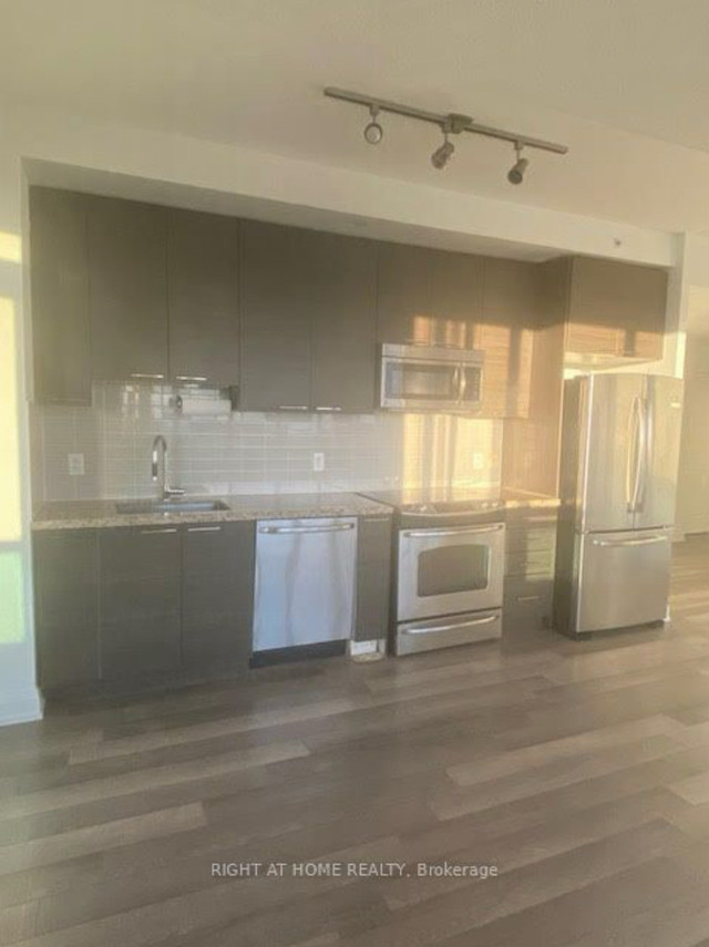 3 bedrooms 2 baths house For Sale By Owner in Etobicoke Ontario