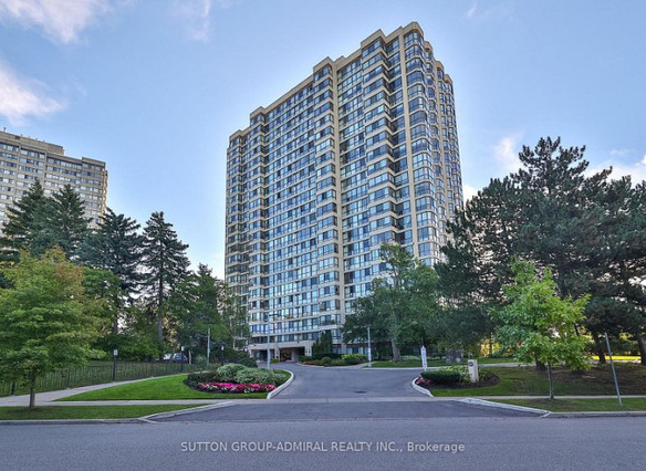 2 + Den bedrooms 2 baths house For Sale By Owner in Toronto Ontario