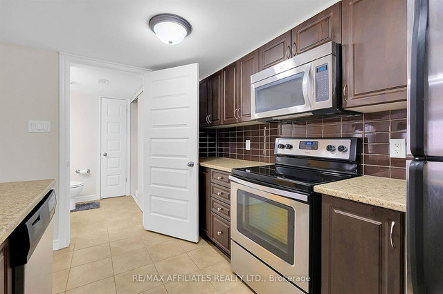 2 + Den bedrooms 2 baths house For Sale By Owner in Ottawa Ontario