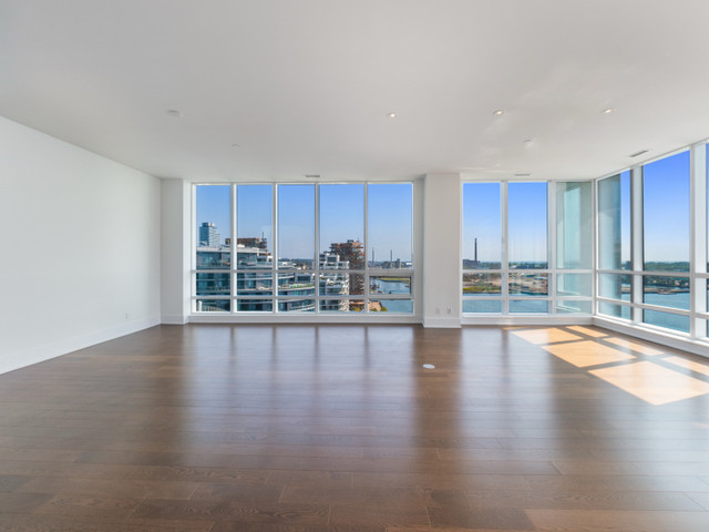 3 bedrooms 3 baths house For Sale By Owner in Toronto Ontario