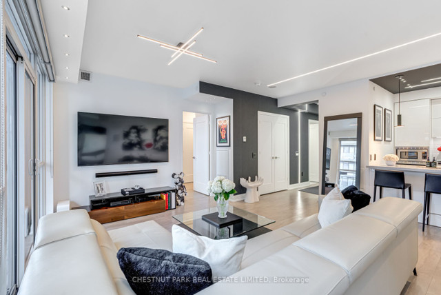 2 + Den bedrooms 3 baths house For Sale By Owner in Etobicoke Ontario