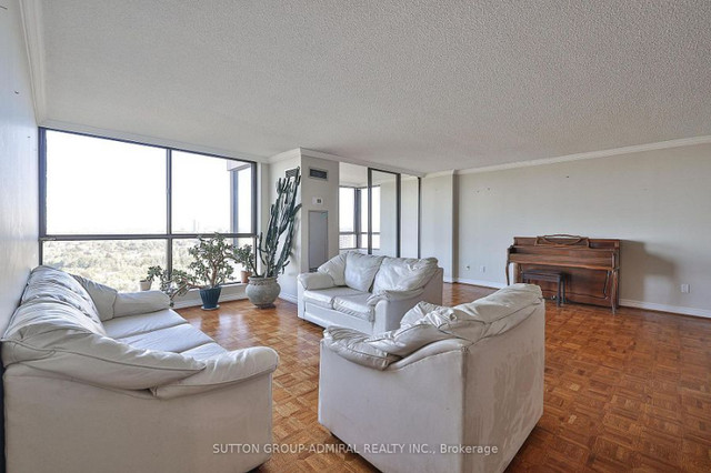 2 + Den bedrooms 2 baths house For Sale By Owner in Toronto Ontario