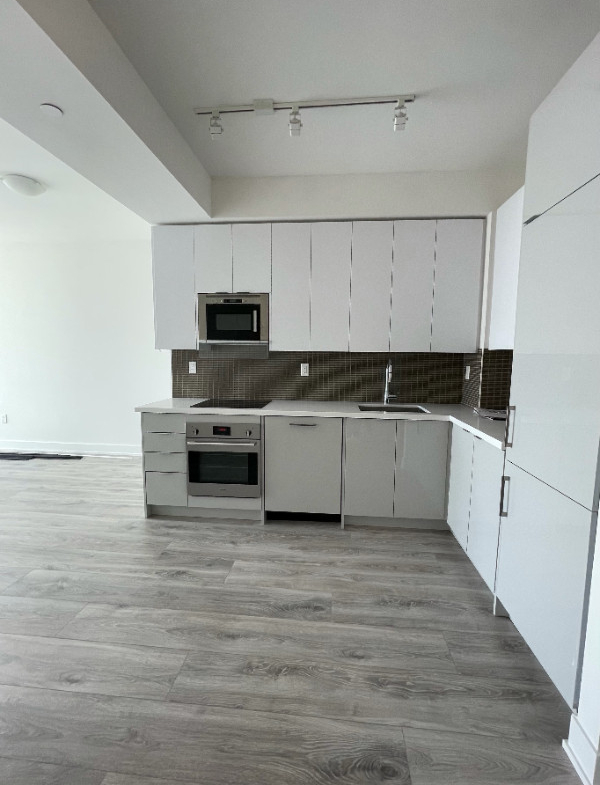 1 bedrooms 1.5 baths house For Sale By Owner in Vaughan Ontario
