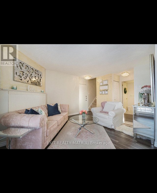 2 bedrooms 1.5 baths house For Sale By Owner in Ottawa Ontario